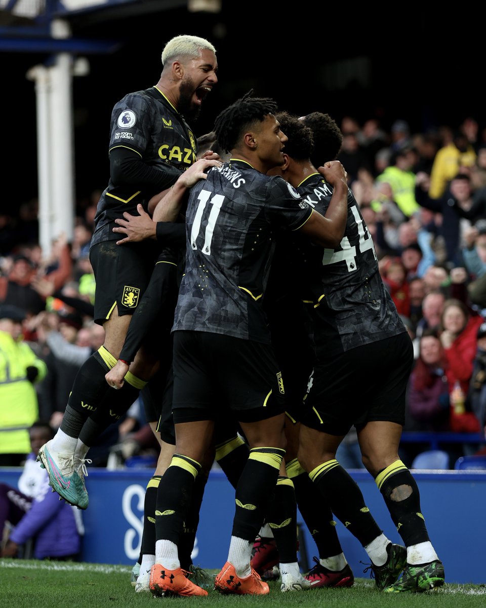 AstonVilla's tweet photo. Emery on the win at Everton: “We were strong in our mind, to continue the gameplan for 90 minutes. 

“Each match is difficult, we have to be consistent.” 

#AVLCRY https://t.co/qdfdFDr5nz