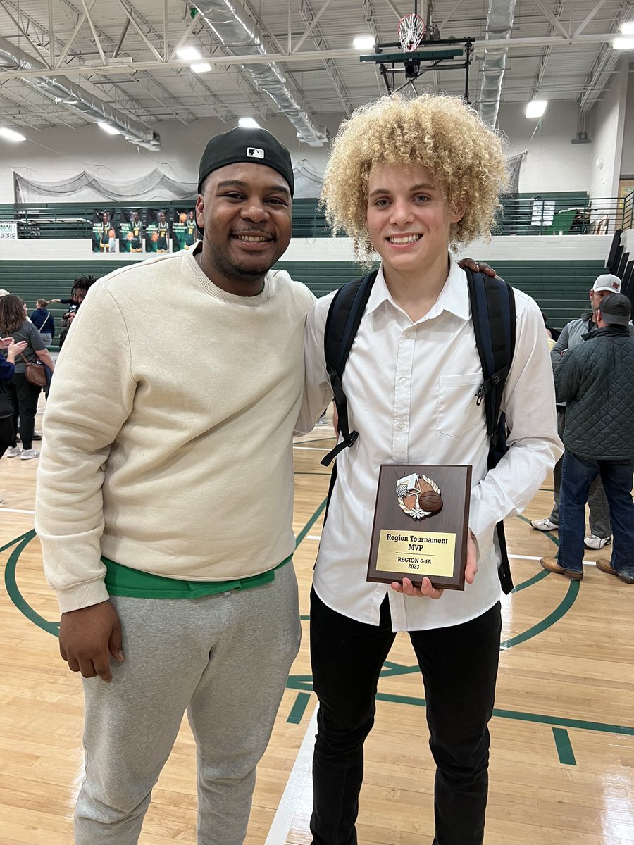TylanLewis3's tweet photo. Region Champs!! thank you teammates and coaches for helping me get region MVP!! @wcsIHSbball @teammookiebetts @visualsbyld 📸 https://t.co/LjcWIzT6Iw