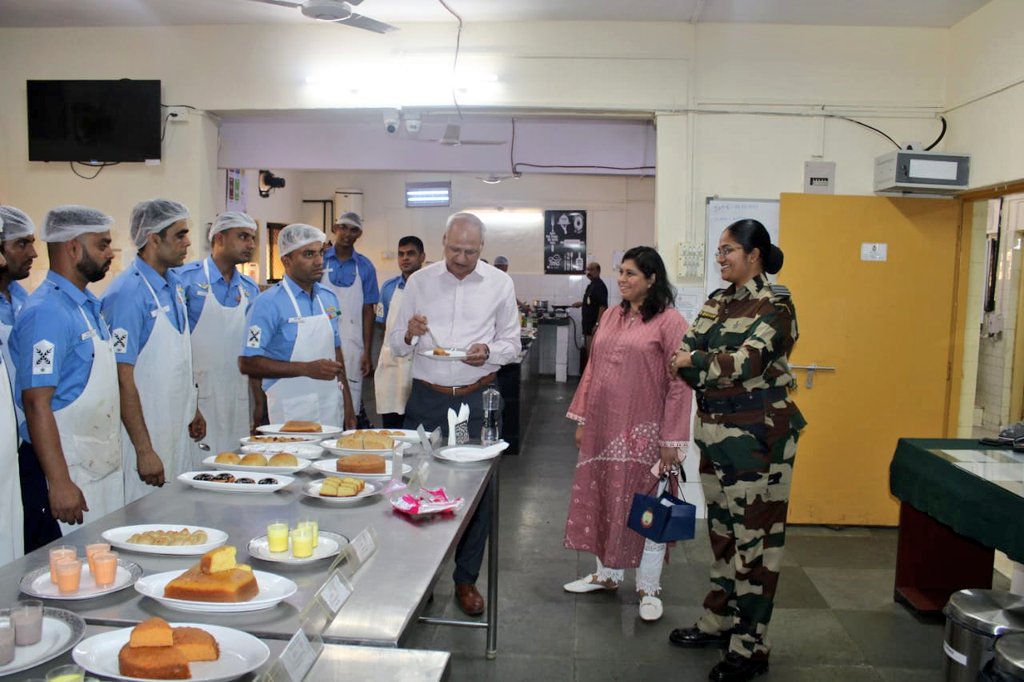 IN_Hamla's tweet photo. As a part of #EatRightCampaign and #YearofMillets, @IN_Hamla held meeting with @rajbhandari53, Member of #MilletTaskForce, #GOI regarding benefits of Millets over other cereals and feasibility of introduction of #Millets in #RationScale of #ArmedForces https://t.co/aB7HmPYGEG