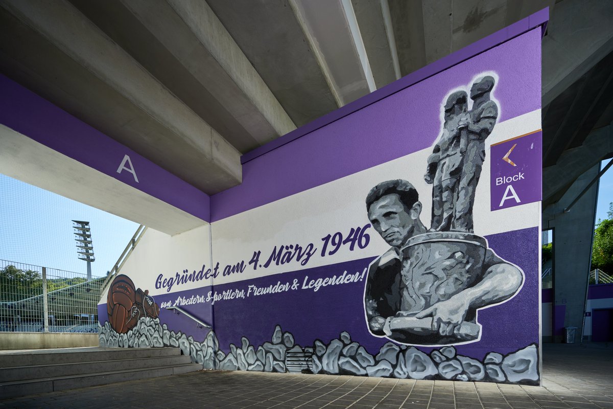 "Gegründet am 4. März 1946 von Arbeitern, Sportlern, Freunden &amp; Legenden!"⚒

77 Jahre später geht's gemeinsam mit 3000 Schachtern zum #Sachsenderby!🔥💜

Alles Gute zum Geburtstag, geliebter #𝐊𝐮𝐦𝐩𝐞𝐥𝐯𝐞𝐫𝐞𝐢𝐧!🫶🏼💜