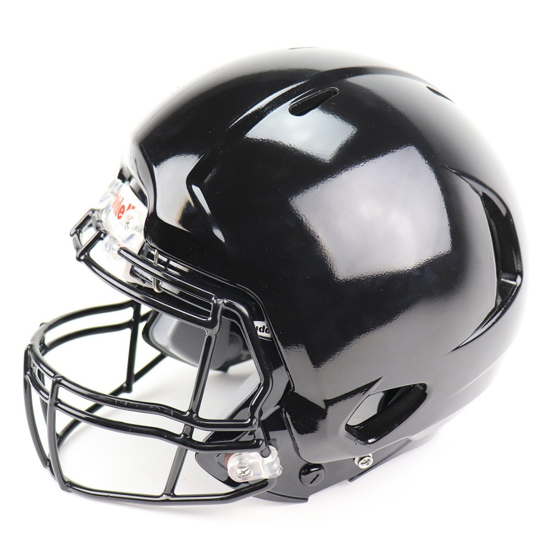 SafrSports's tweet photo. Streamlined and safety tested on the field and in the lab, #SAFRProTech helmet covers lower the risk of concussions, even on 5-STAR helmets. #SaferThroughScience https://t.co/9fpJUMIlEw