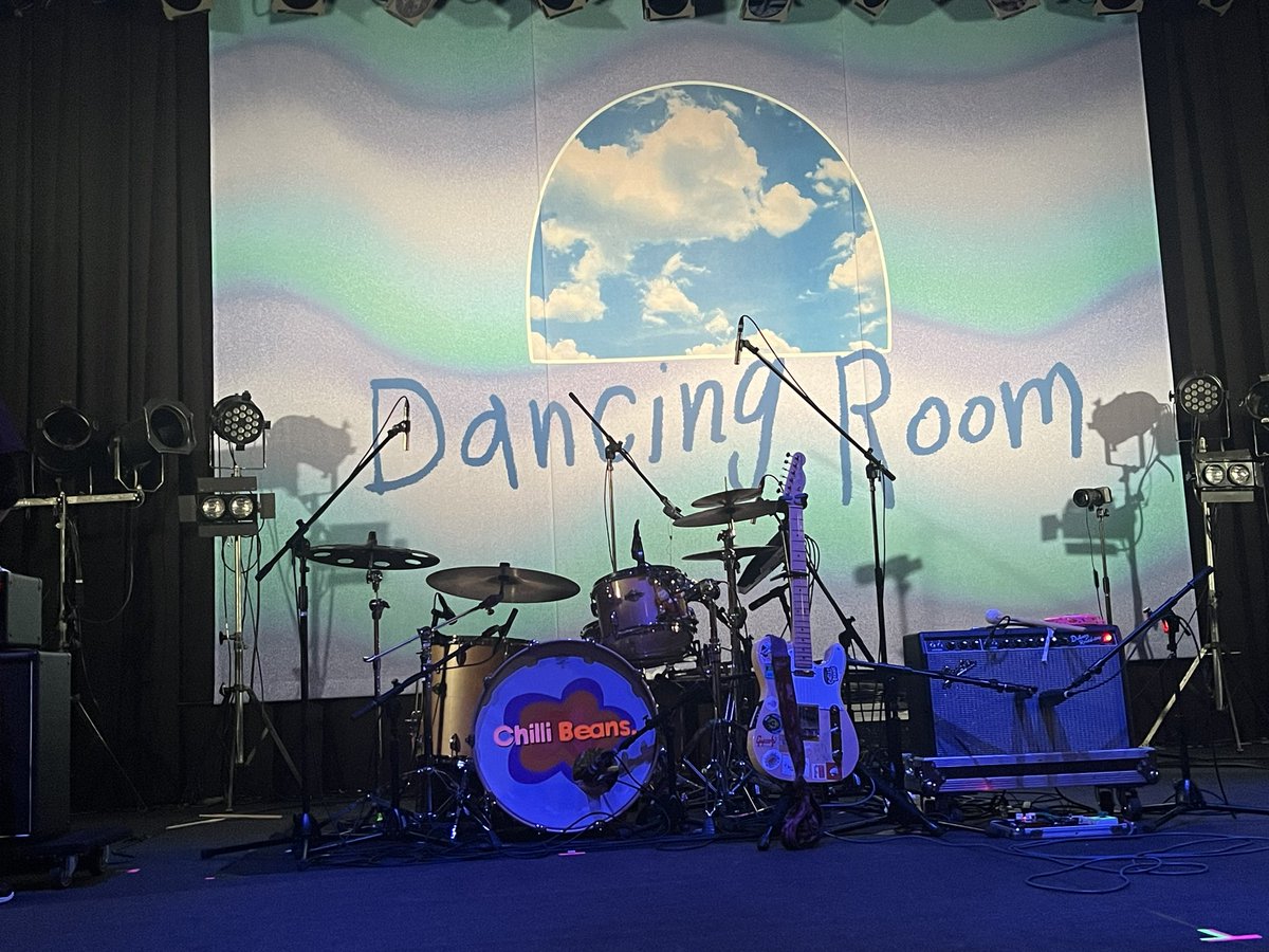 mementomori_483's tweet photo. 北海道から行った甲斐があったよDancing Room!!!
Takeuchiとグータッチできたし、motoとカメラ越しでグータッチできたし、lillyに手振ってもらえたしDeuさんに直接「誕生日おめでとうって言えたし感無量です。
#chillibeans
#PEOPLE1
#DancingRoom https://t.co/0dGmXp7YnK
