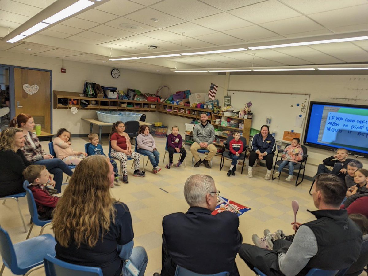 Hornetslearn1's tweet photo. One of our second grade students leading his classroom circle this morning! @ed_tomorrow #hornetpride https://t.co/yPNIFNF4r7