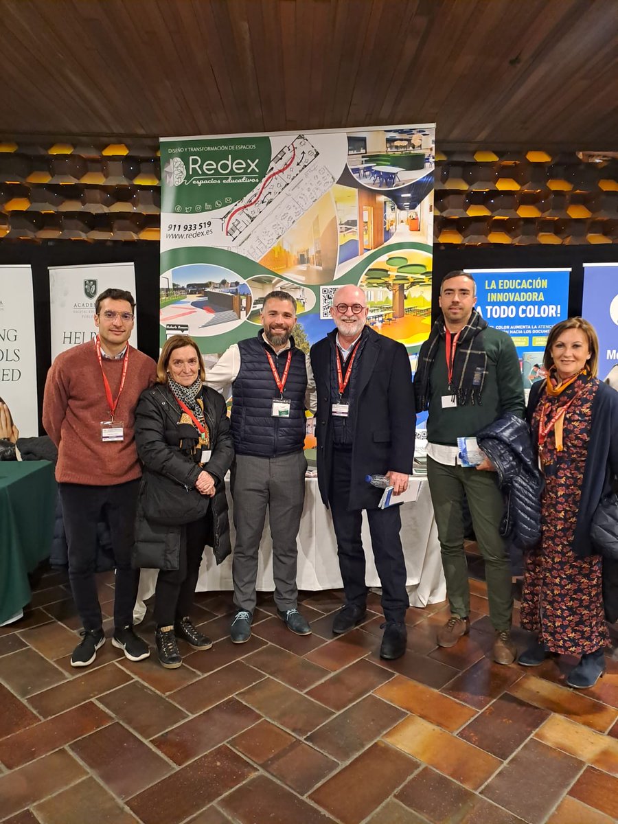 Colegio_Helios's tweet photo. En #brainingcongres,  además de  #disfrutar #aprender y  #compartir, visitas a los patrocinadores, descubres empresas muy interesantes  y sobre todo, saludas a los amigos.
Encantados de saludaros @CRECE_Edu y @RedexEspaciosEd    
Braining https://t.co/z0Sg8fyQ35