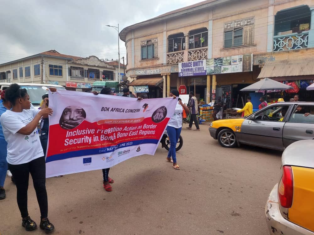AfricaBok's tweet photo. Public float at Berekum with the Hairdressers Association to raise awareness on TIP as part of their graduation event. #WoTuKwanABisa ⁦@SBSGhana⁩ ⁦@ICMPD_Ghana⁩ ⁦@Ghanaimmigrati8⁩ ⁦@EuropeInGhana⁩ https://t.co/VT792ZXRL8