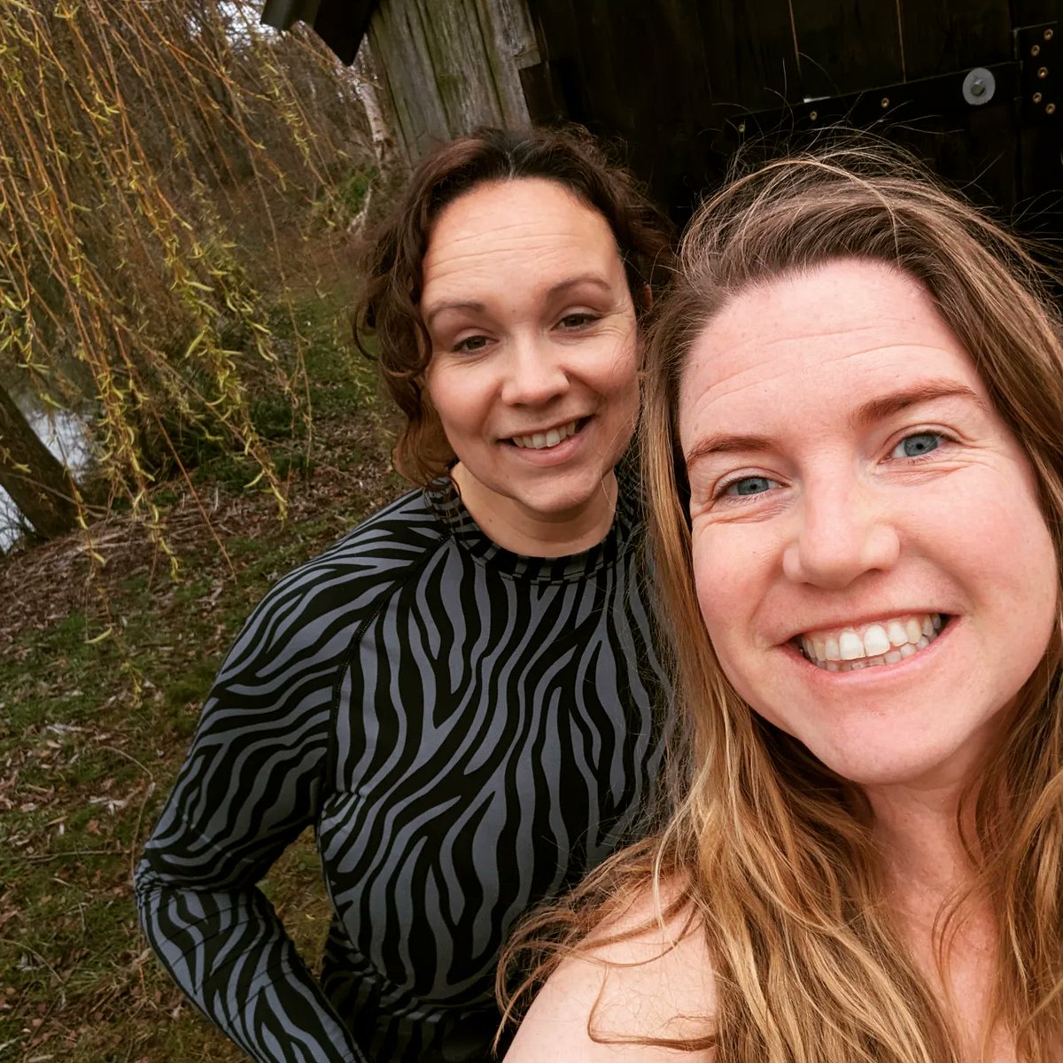 MrsW_B's tweet photo. Today's #coldwaterdip came hand in hand with a sauna. Raising money for  @CRUKresearch please sponsor us if you can. https://t.co/aMuZc4jg50