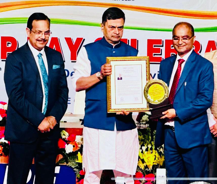 SjvnLimited's tweet photo. Hon’ble Union Minister of Power and NRE Sh. R.K Singh conferred Sh. N L Sharma, CMD @SjvnLimited  with prestigious CBIP Individual Award &amp; Best Performing Utility in Hydro Power Sector Award. @PMOIndia @MinOfPower @power_pib https://t.co/LKlDandvd7