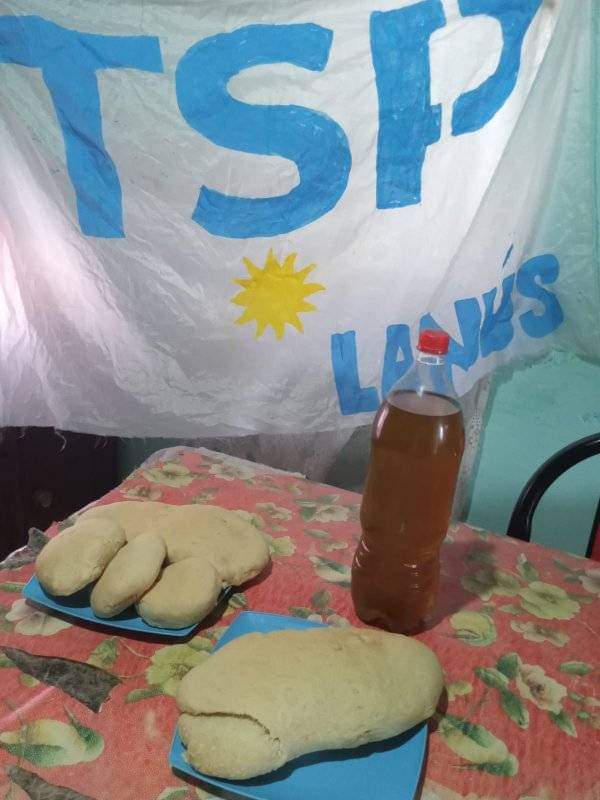 Tsomospatria's tweet photo. #Lanus🌞🇦🇷 
👉Tardes de meriendas en el Merendero Padre Celestial.
#MabelPared
#TodxsSomosPatria🌞🇦🇷
#AnaliaIraola
#JavierNevchisci
#CarinaOcaranza
#porquemejoresdarquerecibir
#TSPLanus💪✌️☀️🇦🇷 https://t.co/cJuT5PJa0v