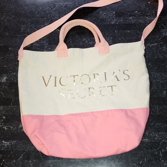 melissalwh's tweet photo. So good I had to share! Check out all the items I'm loving on @Poshmarkapp from @slpbr1207 #poshmark #fashion #style #shopmycloset #masonbelle #victoriassecret #maurices: https://t.co/bRIyy3umFf https://t.co/MrL7DseSwf