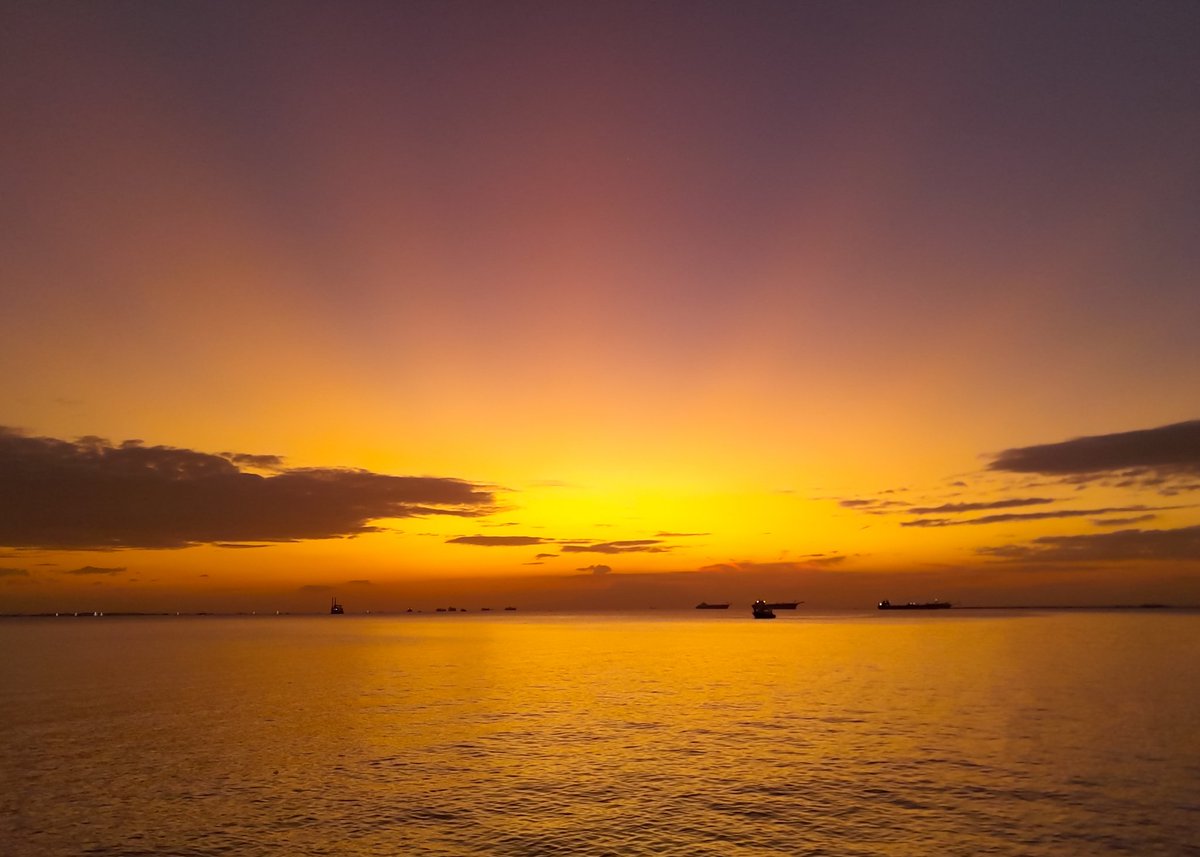MAS_2023YES's tweet photo. Itong ganito hinihintay ito. Literal na mahabang pasensya ang kailangan. WORTH IT!

March 3, 2023
Pasay City

@earthshakerph @EarthPix @NatGeo

#crepuscularrays 
#sky
#skyphotography
#postsunset 
#landscapephotography 
#mobilephotography
#StormHour
#ThePhotoHour https://t.co/2rUjP9G47A