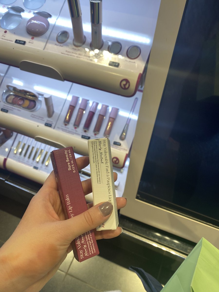 Saya0505Z's tweet photo. Living in Japan, there's no Sephora so I don't have any chances to get rb's items directly. But me &amp; my friend went to paris for our graduation trip and FINALLY I MADE IT!!!!!
@selenagomez @SelenaFanClub @rarebeauty https://t.co/odaIoK1fi1