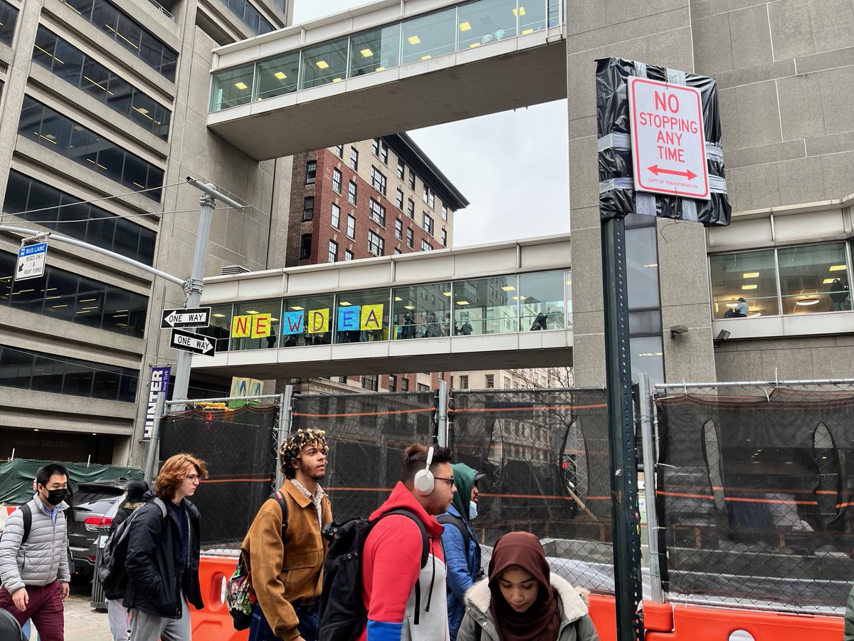 HunterPSCCUNY's tweet photo. New Yorkers need a #NewDeal4CUNY: more academic advisors &amp; mental health counselors; more FT faculty; fair pay that doesn't exploit adjuncts; fix our broken campuses; &amp; a #FreeCUNY not students paying more for public higher ed! @CarlHeastie @AndreaSCousins @GovKathyHochul https://t.co/PbAtZ95b47
