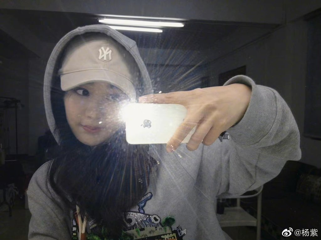yangzi_official's tweet photo. 今日 下班～ 

#Yangzi #杨紫 https://t.co/W7ynKWorqi