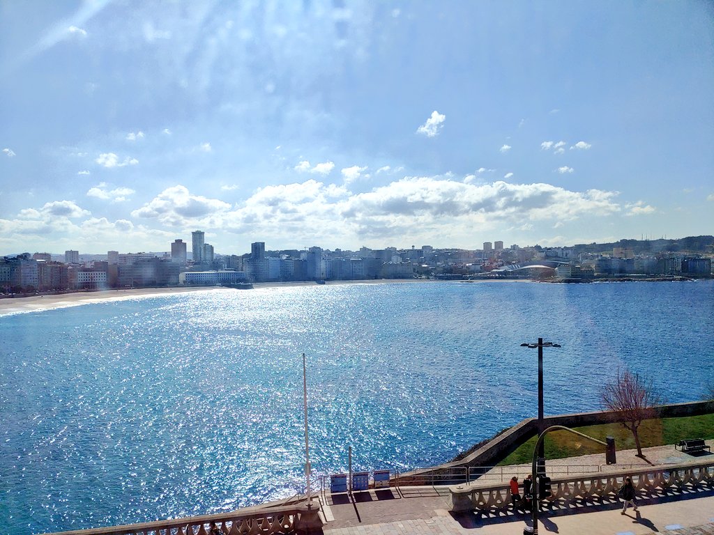 ivancp25's tweet photo. Visita express a mi casa. La #Coruña, la ciudad de cristal; la ciudad donde nadie es forastero. Ya dijo en su día Alfonso IX: «Para la utilidad de mi reino construyo una nueva población en el lugar que se llama #Crunia, junto a la torre de Faro» #CoruñaMola ❤️ #GaliciaCalidade ❤️ https://t.co/5dcIv0WFGC