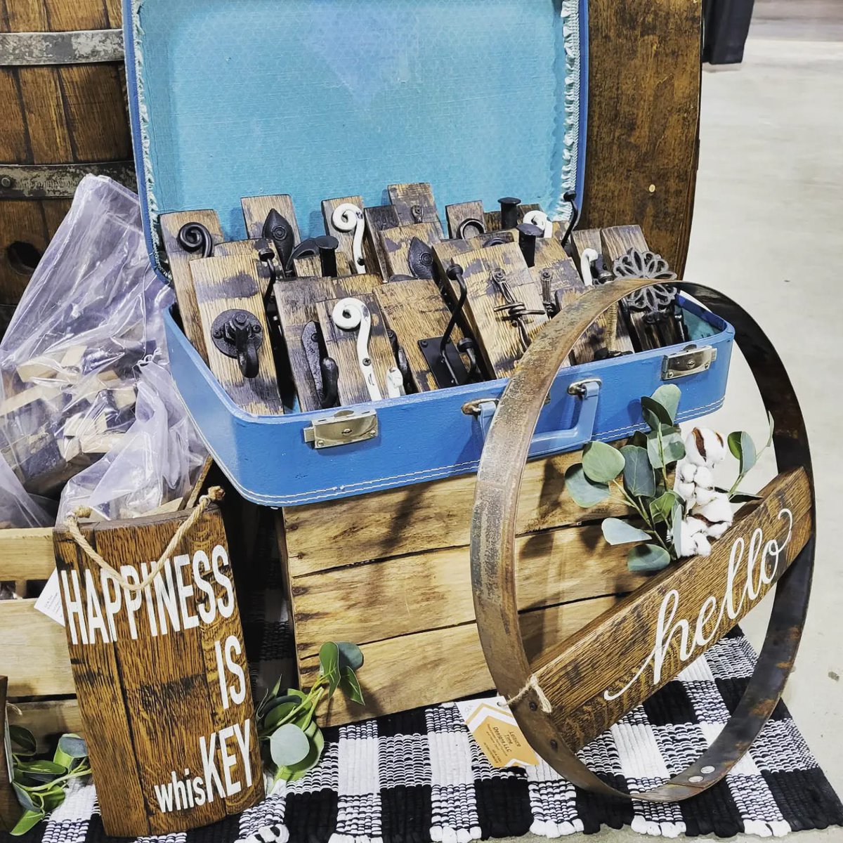 LorieEvents's tweet image. This weekend (SAT 9-3 and SUN 10-3) come on out and support all of our small businesses. We have 270 booths to shop! There is so much variety at THIS SHOW! Kalamazoo County Expo Center
Boutique Clothing
Easter Baskets
FOOD  
Home Decor  
ART  
Pottery 
And always free admission!