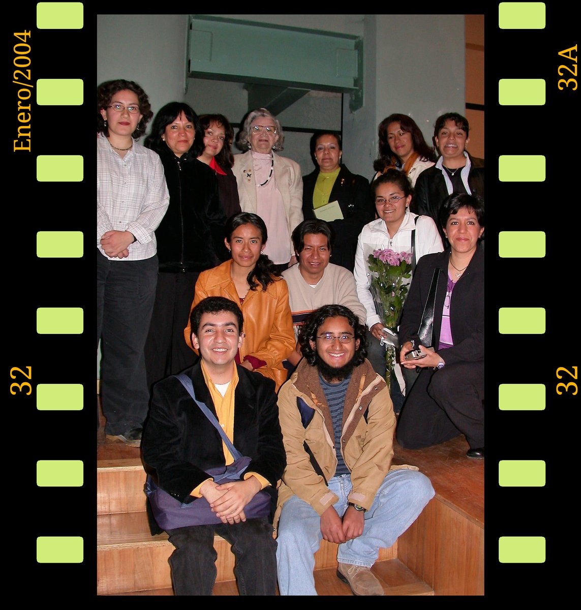 We remember with affection and admiration Dr. Anita Hoffmann on the 104th anniversary of her birth. Here with some of her many students. / Recordamos con cariño y admiración a la Dra. Anita Hoffmann en el 104 aniversario de su natalicio. Aquí con algunos de sus muchos alumnos.
