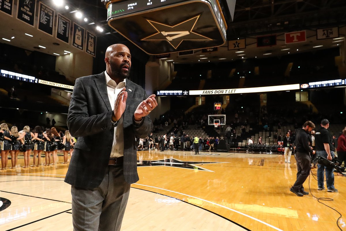 NABC Guardians of the Game Award for 𝙄𝙣𝙘𝙡𝙪𝙨𝙞𝙤𝙣 @CuonzoMartin was a founding member of the NABC Committee on Racial Reconciliation, and is passionate about serving under-resourced citizens in his hometown of East St. Louis.