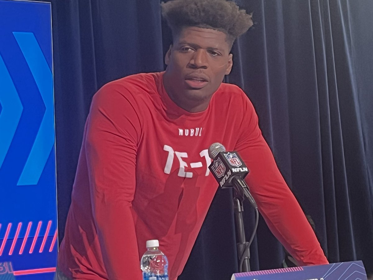 jonas_shaffer's tweet photo. Georgia TE Darnell Washington says he grew up a Ravens fan. His favorite TE: Mark Andrews. His offensive coordinator the past three seasons: Todd Monken. 

🤔 https://t.co/ViQq34CmFP