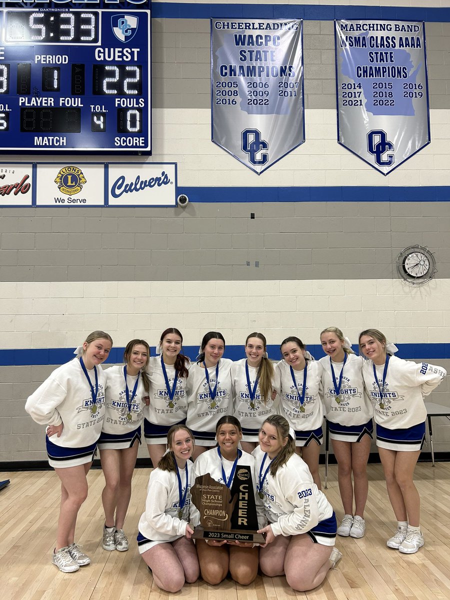 Recognition for our back to back State Champions and a W for @basketball_oak last night! 💙 #TraditionalSmall #BackToBack #DefendingStateChamps #OCProud #LetsGoKnights @Athletics_OCHS @OCFSD