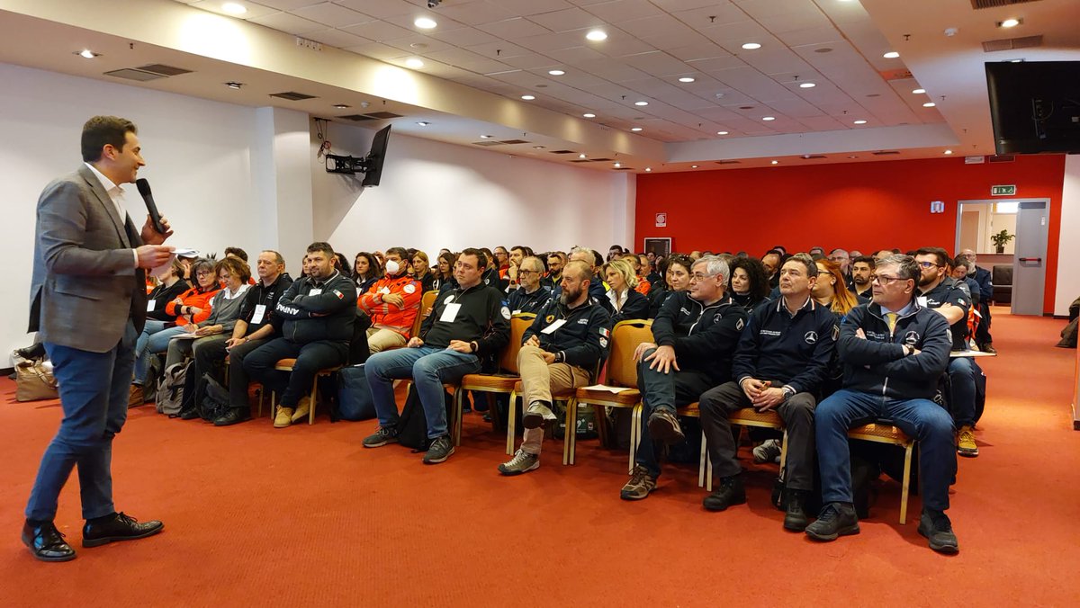 Anpasnazionale's tweet photo. ⛑️Cinofili, giovani, psicologi dell'emergenza, segreterie e sale operative, operatori colonna nazionale: è iniziata la quarta cascata formativa di Protezione Civile Anpas.

#ConCura https://t.co/4myRjUCBE4