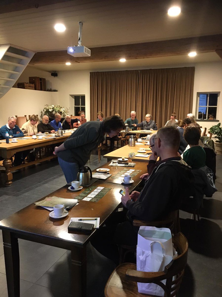 Gisterenavond was de eerste avond van de cursus voor nieuwe weidevogelbeschermers in Echteld. De 25 enthousiaste deelnemers kwamen uit het hele rivierengebied. Donderdag deel 2. #weidevogels