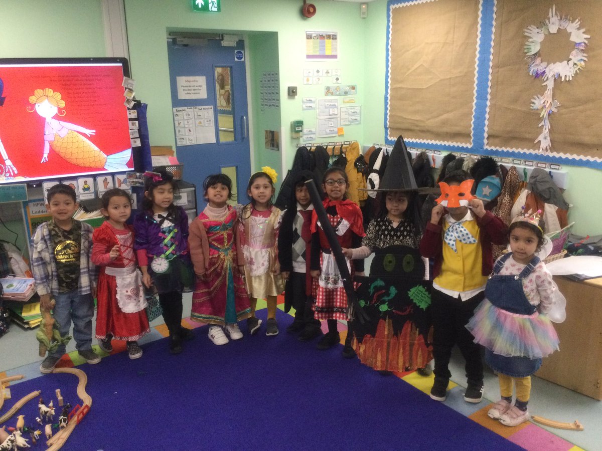 BJ_Reception's tweet photo. Children in Azure Class enjoyed dressing up for world book day. #worldbookday2023 #eyfs https://t.co/pzgtb571Wv