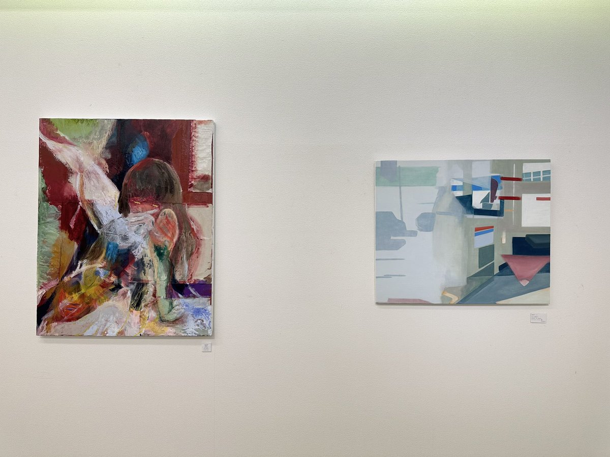 _adachi_c_'s tweet photo. 芝田町画廊@shibatacho さんで始まった公募展 #currentlyart へ。
個性様々な選抜作家さん7名による大・小作品を一気に拝めて見応え満載でした!
在廊されていた白岩溪@shiraiwa_kei さんと辻元美穂@miho_tjmt さんから、作品テーマや制作過程、画材の特徴など、色々なお話が聞けて嬉しかったです🌳🐸 https://t.co/SOeKNKTroL