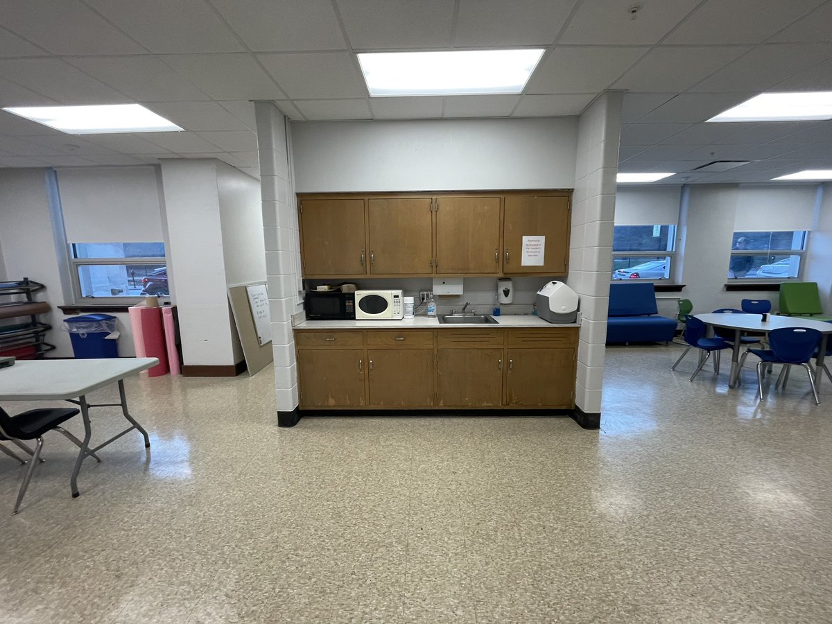 Brown_Principal's tweet photo. Considering a transfer to @mybrownschool? We have a very nice staff lounge with new copiers that work, a nugget ice machine, and awesome people to work with. Did you know we are constructing a designated lactation area? https://t.co/KjrNIv13Pk