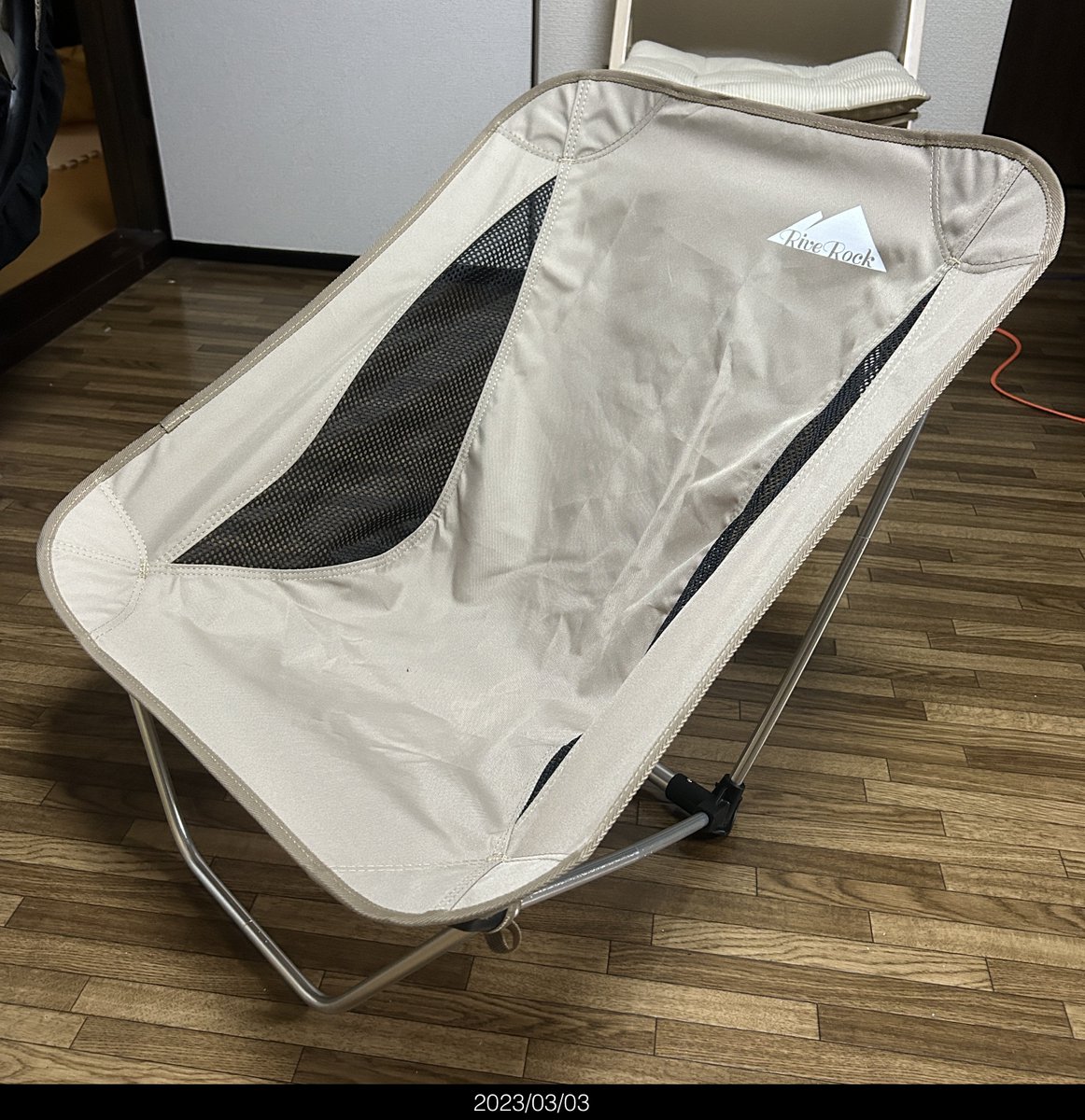 okami_pomptei's tweet photo. そうそう、椅子も来た
メイフライじゃないけど軽くて手の出しやすいお値段でお気に入り♡
#RiveRock #ローチェア https://t.co/1YNOTWws6H