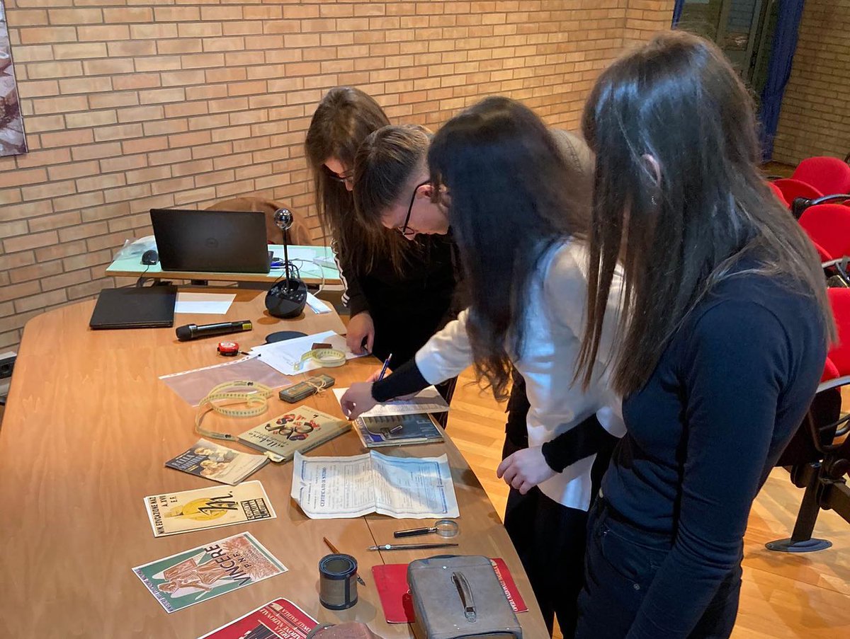 BiblioUnimol's tweet photo. #2Marzo2023
Un sentito grazie agli studenti della 4H #LiceoScientificoRomita per l'attenta e attiva partecipazione in occasione del #PCTO โLibriamoci di #libri e #libertร โ!
โI libri mettono le ali a cuore e testaโ๐โค๏ธ๐ค #BiblioUnimol @CDEunimol #MuSEP @Unimolise https://t.co/ChHqOWjAkt