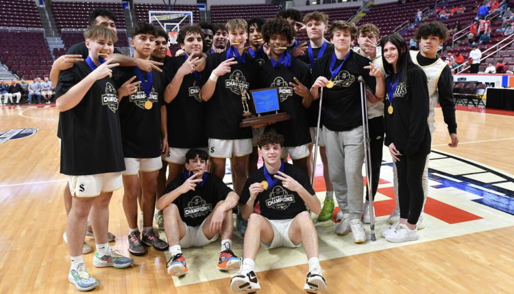 SeanMcBryan's tweet photo. Berks County District 3 basketball champions:

6A boys - Reading High ✅
5A boys - Exeter ✅
4A boys - Berks Catholic ✅
4A girls - Wyomissing ✅

#MikeDragoSports https://t.co/5gb9st3sWu