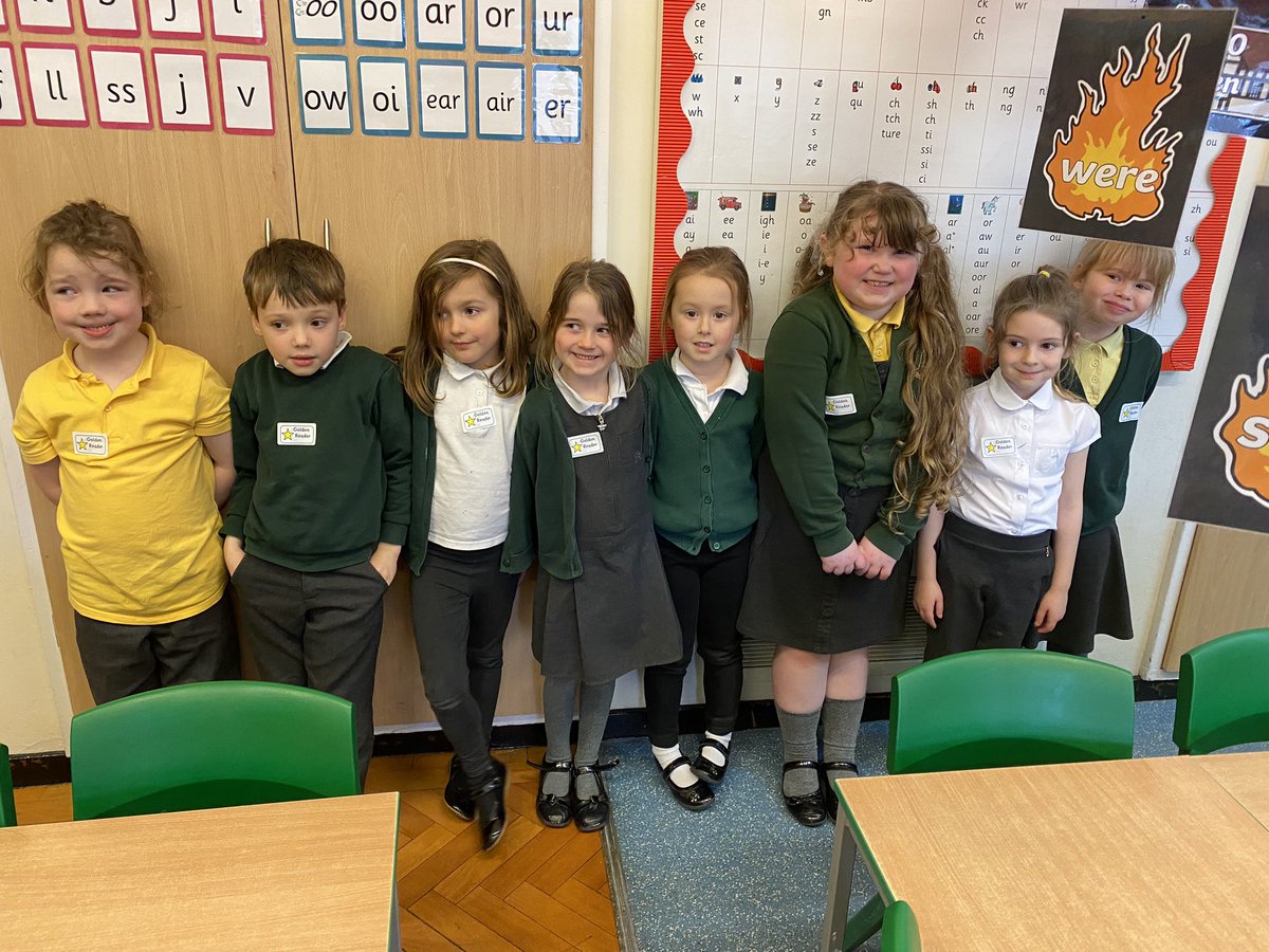 BellfieldPS's tweet photo. Well done to the Year 1 Golden Readers ⭐️⭐️⭐️⭐️ #BellfieldLiteracy https://t.co/CJuHx0Lppc
