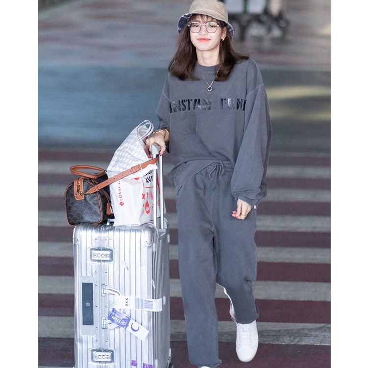 winusshop's tweet photo. 🛒พร้อมส่ง ชุดเซท ลิซ่าใส่ที่สนามบิน
🛒690 ส่งฟรี
🛒size m
เสื้อความยาว 59 CM หน้าอก 108cm
กางเกงความยาว 95 CM รอบเอว 60cm
#ตลาดนัดblackpink #BLACKPINK #BLINK #JENNIE #JISOO #ตุ๊กตาblackpink #SnowdropEp2 https://t.co/p8LvQWiwz5