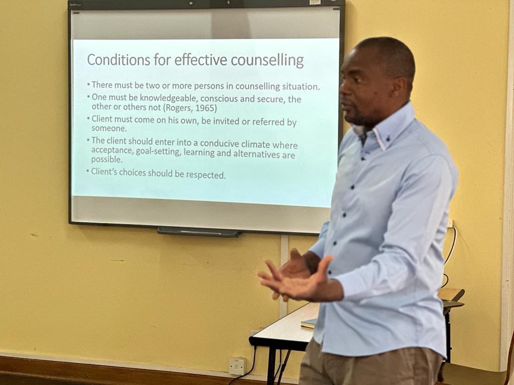 SUCCEEDAfrika's tweet photo. Quote of the Day, @SUCCEEDAfrika "Training of Trainers" Workshop in #Zimbabwe
"Never tell a client that they must change. Allow them to change for themselves while you provide counselling" - Anthony Sefasi, speaking today during his presentation on effective counselling . https://t.co/xELE7yMkZL