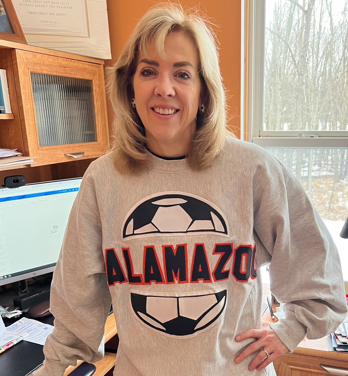 OxfordVirtual's tweet photo. Dr. Throne repping her undergraduate alma mater, K College! Go, Hornets!  
#Wildcat Wellbeing https://t.co/ACkVUWjDeH