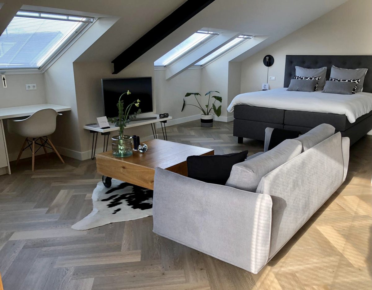 Op één van de mooiste kustplaatsen van Nederland vind je deze moderne accommodatie. B&amp;B De Cley beschikt over 4 prachtige kamers, voorzien van alle gemakken. Geniet op het terras van de zonsondergang met een heerlijk glaasje wijn.  #bedandbreakfastnl (bit.ly/3ZBkQIb)