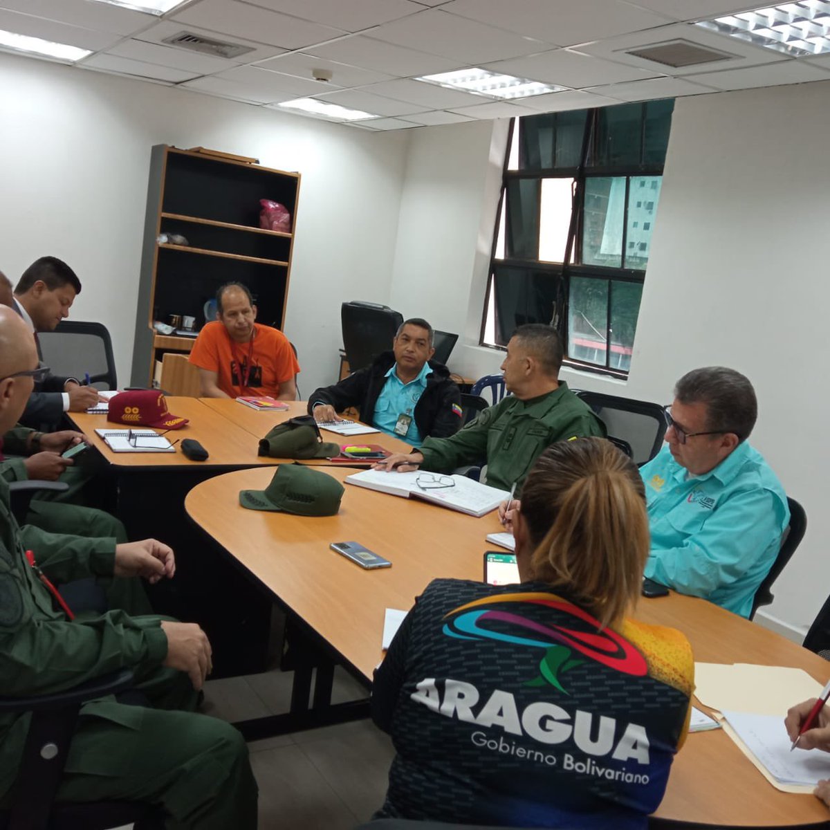 #03Feb|| Al momento, se efectúa mesa de trabajo de la VPSSPSP, con @FunMovPazYVida, @CancilleriaVE, <a href="/Mfronteradepaz/">Fronteras de Venezuela</a> y el #MPPD para apuntalar el Observatorio Nacional Estratégico de Convivencia Social, Cultura de Paz y No Violencia.
