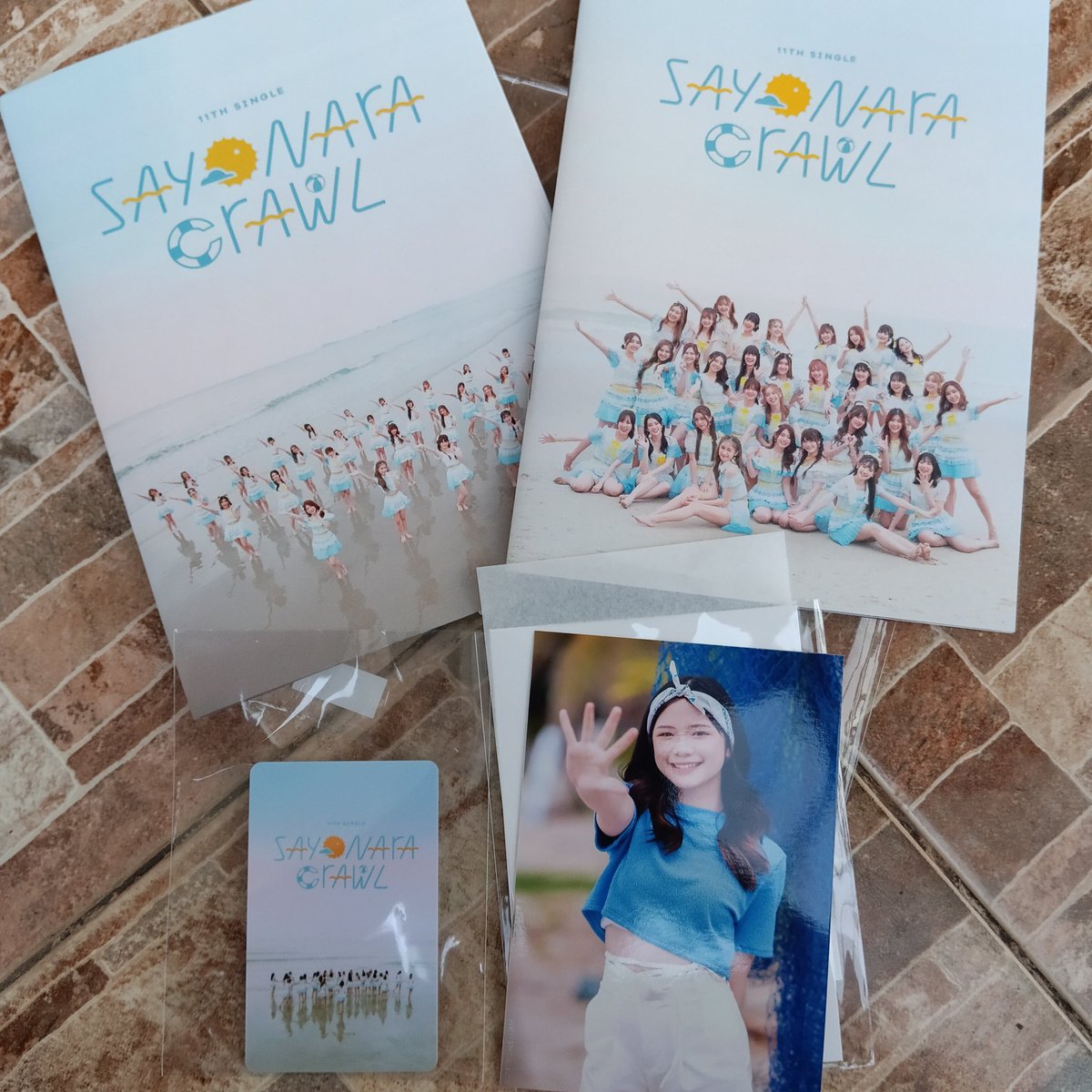 wts want to sell unsealed BNK48 #SayonaraCrawlTH CD (#PunBNK48 pp) and Photobook (#MeenBNK48 pp) 

PB = 120k idr.
CD = 140k idr.

photopack only:
Pun = 70k idr. 
Meen = 50k idr. 

CD/PB only: 80k/each

boleh trade, tapi ke #MarminkCGM48 only HAHAHAA