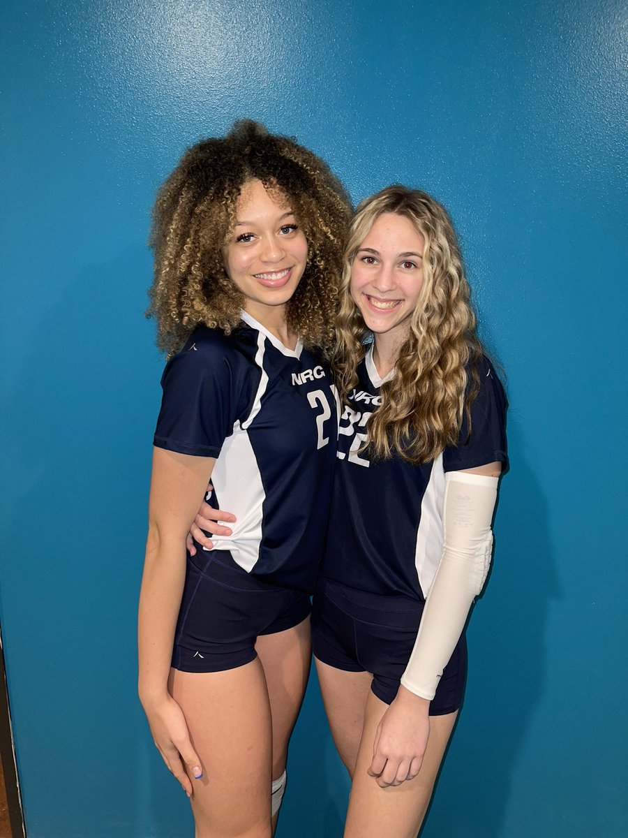 KinzleyBrown's tweet photo. How I feel every time I see you….. ❤️❤️❤️❤️❤️❤️❤️ @AddisonWill22 I love you sis! https://t.co/HhTdYKBwmI