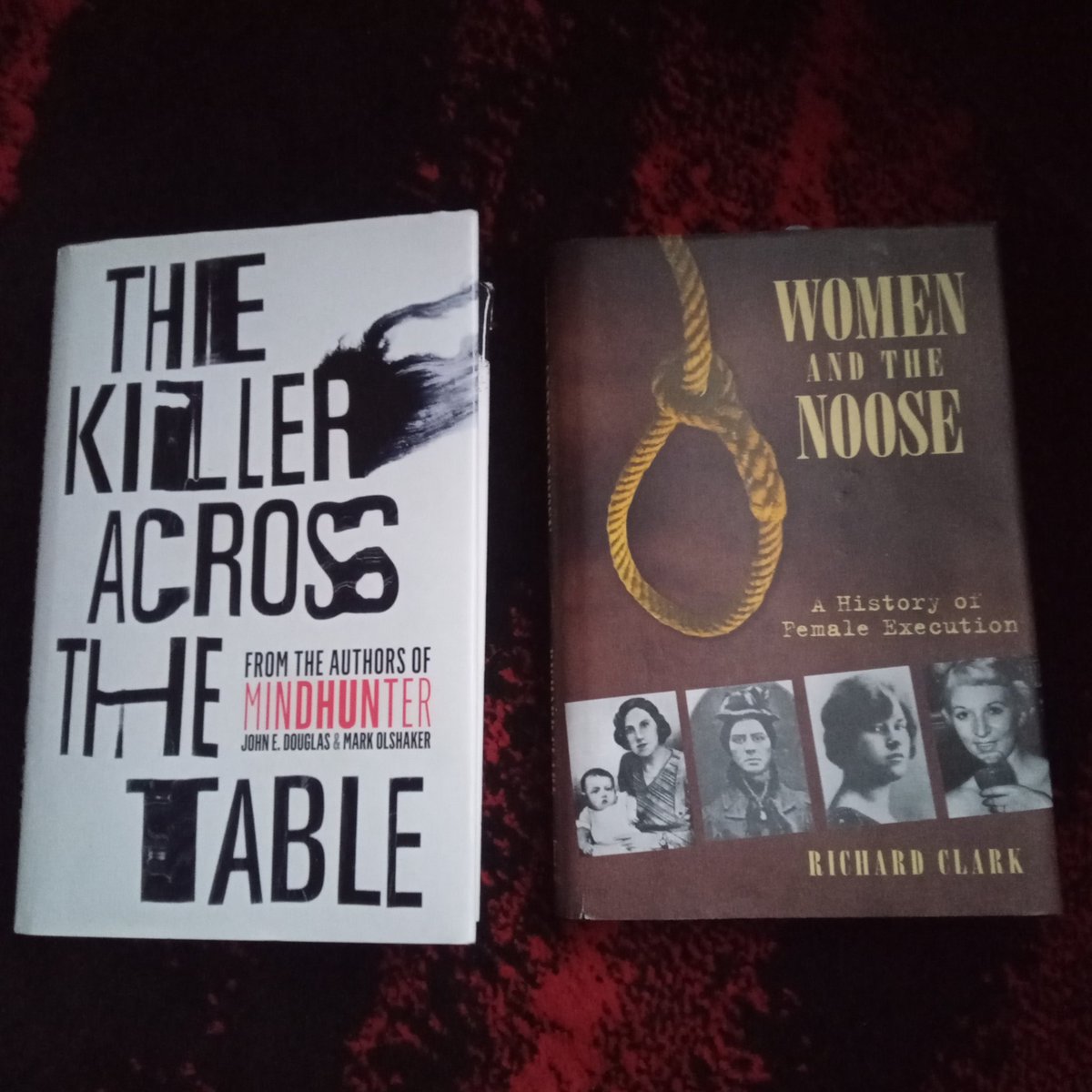 #Fridayreads The Killer Across the table by John Douglas & Mark Olshaker, and Women and the Noose by Richard Clark. These were also the books we read on the plane to and from Italy 😂

#reading #books #nonfiction #truecrime #historicalcrime #history