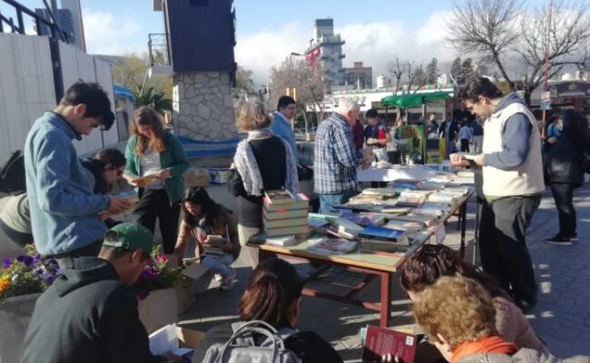 Regresa al reloj Cucu la Feria del Libro Usado buff.ly/3mmm7oa