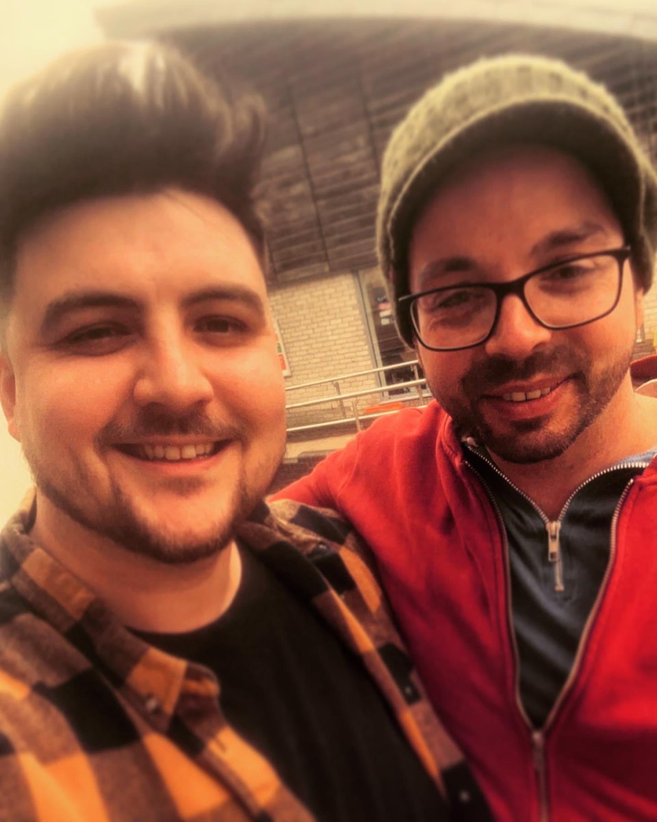 Mae Daf efo can ar Cân i Gymru heno am 8pm ar S4C efo @brynFK yn canu.

Plis fotiwch i ni ar - 0900 951 0104

Chdi Sy'n Mynd I Neud Y Byd Yn Well 🏴󠁧󠁢󠁷󠁬󠁳󠁿