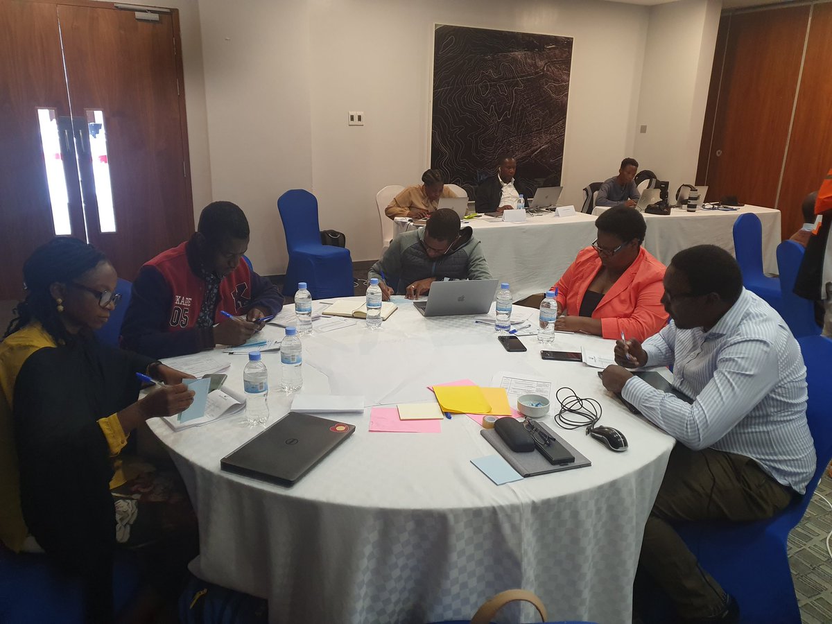bv_bvallejo's tweet photo. Closing up the @avpafrica workshop with round tables and seeking alternatives for #Africa on #vaccine #production @EacRceVihscm @Uni_Rwanda https://t.co/b6yxhBwSDa