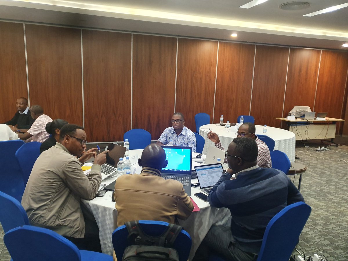 bv_bvallejo's tweet photo. Closing up the @avpafrica workshop with round tables and seeking alternatives for #Africa on #vaccine #production @EacRceVihscm @Uni_Rwanda https://t.co/b6yxhBwSDa