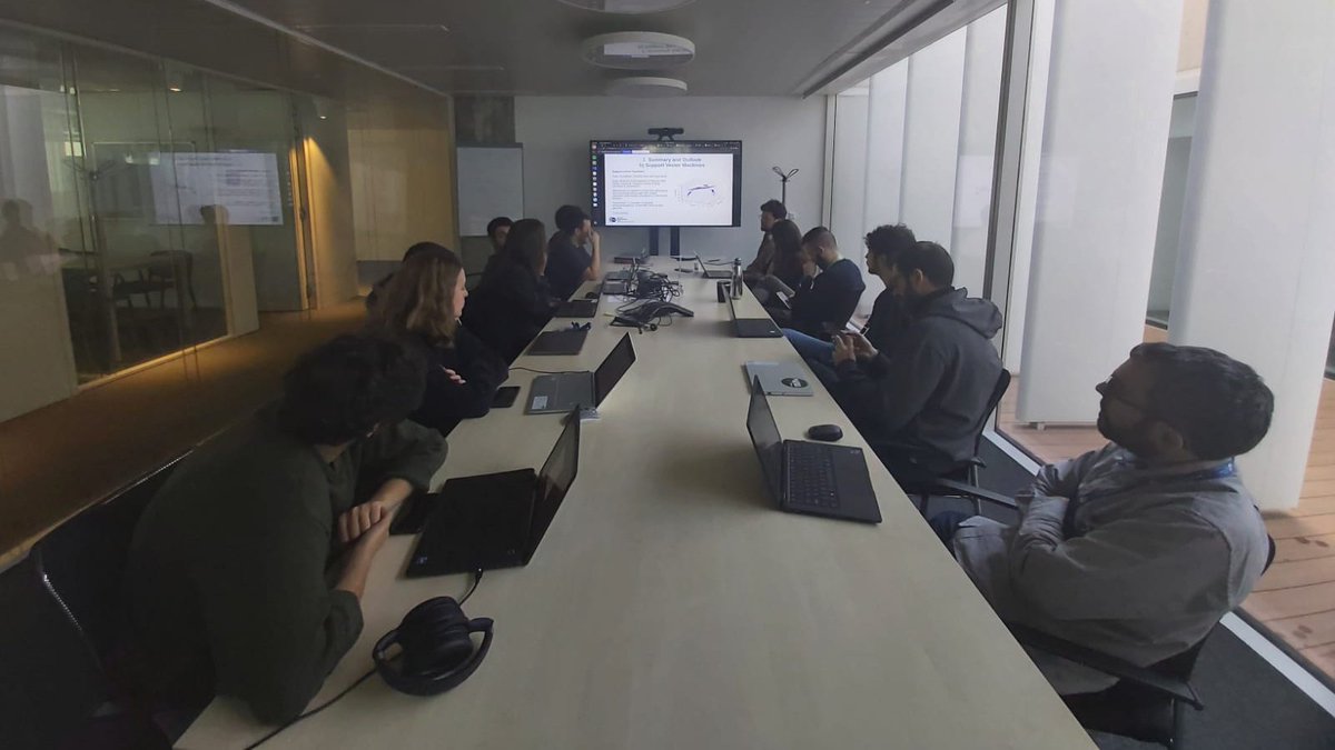 Yesterday we finished the first module on #SupervisedLearning of our #MachineLearning seminar. Now we are excited to continue with the second module about #UnsupervisedLearning. 

We are already thinking about possible applications in our respective fields💻🧠