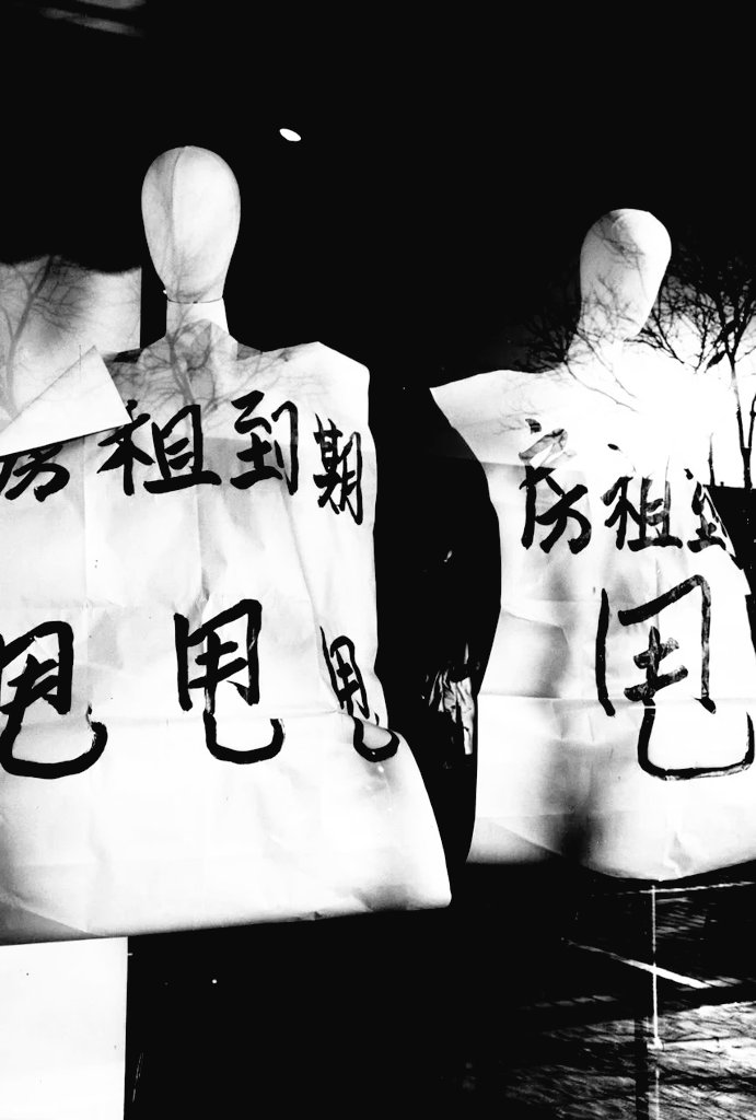 我遇到一个女孩子，她不要房子，不要车子，不要钻戒，不要存款， 不要吃饭买东西，这样的好姑娘，我给她200块钱不过分吧……