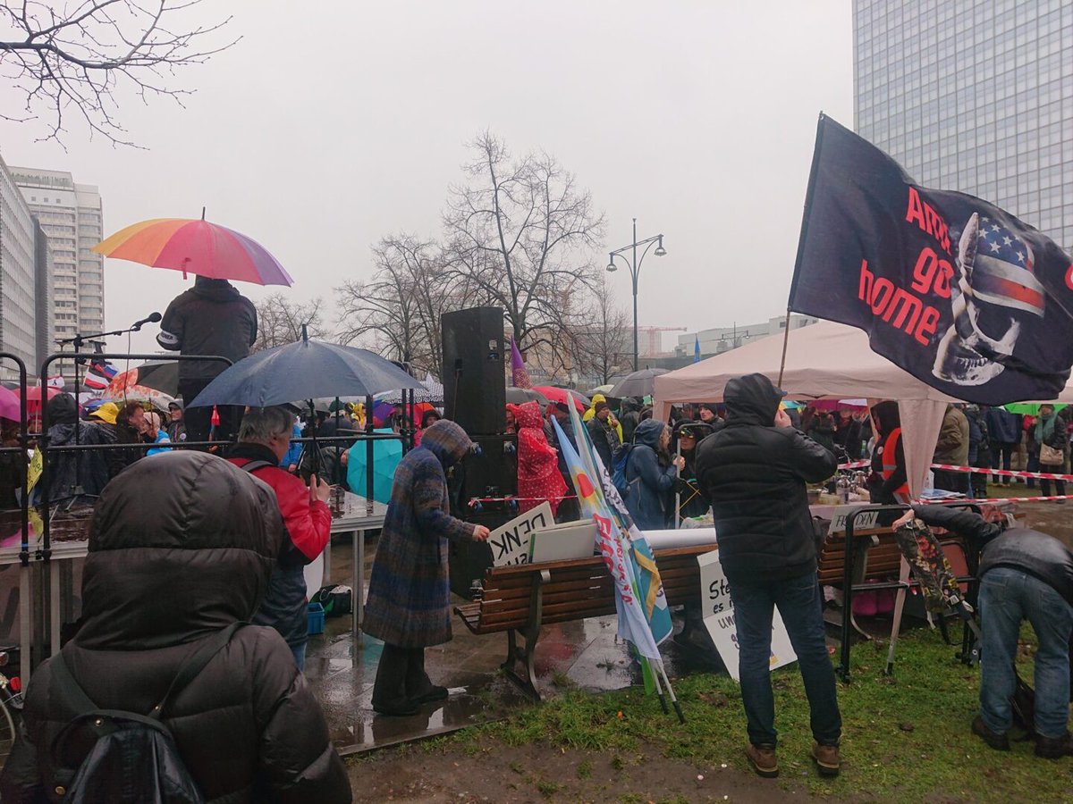 BerlingegenNazi's tweet photo. Samstag, 18.03.2023, 14.00 Uhr, Hermannplatz - Im verschwörungsideologischen und rechtsoffenen Spektrum läuft zum wiederholten Male eine Mobilisierung unter dem Label "Bündnis für Frieden", diesmal zu einer Demonstration durch #Neukölln. #b1803 https://t.co/oZiJlsFGMc https://t.co/Kebis1cCIE