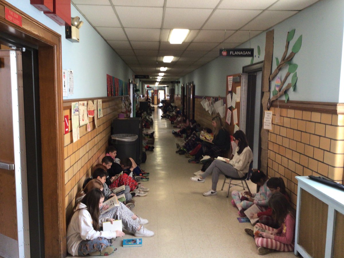 3rd, 4th, and 5th Grade Reading Train to cap off our #ReadAcrossAmerica2023 festivities! So awesome to see so many engaged in a good book! #HTSDPride #yesSTARS
