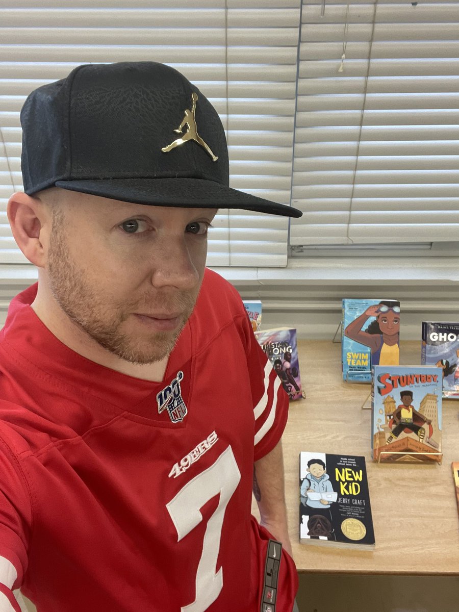 MrTsClassroom's tweet photo. First ever “March Madness Jersey Day” @TrafalgarPS ! Ss will be reading two books per day and voting their favs through a best book tournament! Thanks to @Ms_BCarter for setting up this amazing opportunity! Repping my guy @Kaepernick7 for the big start! @TVDSB @TVDSBLiteracy https://t.co/SktOLZyHLA