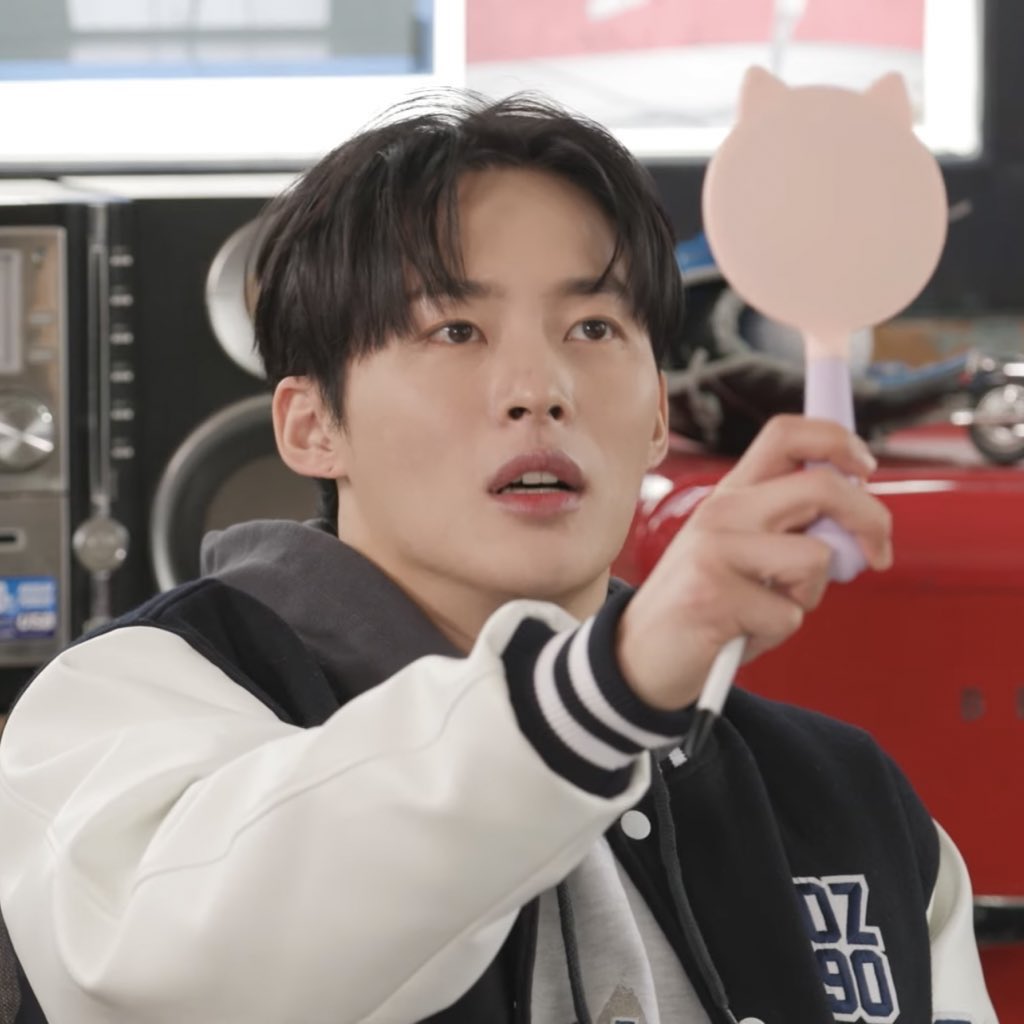 1M_200's tweet photo. @M2MPD @IST_THEBOYZ #오지구영_더보이즈
오지구영 첫방 축하합니다 ..😻
역시나 최고의 장면 ‘백구영 얼굴’ 
더보이즈 분들과 케미도 너무 좋았고 
긴장한 구영쌤도 귀여워서 진짜 재밌었던 ㅋㅋㅋㅋ
🤍오지구영평생함께해🤍 https://t.co/9XoUXT6fmK